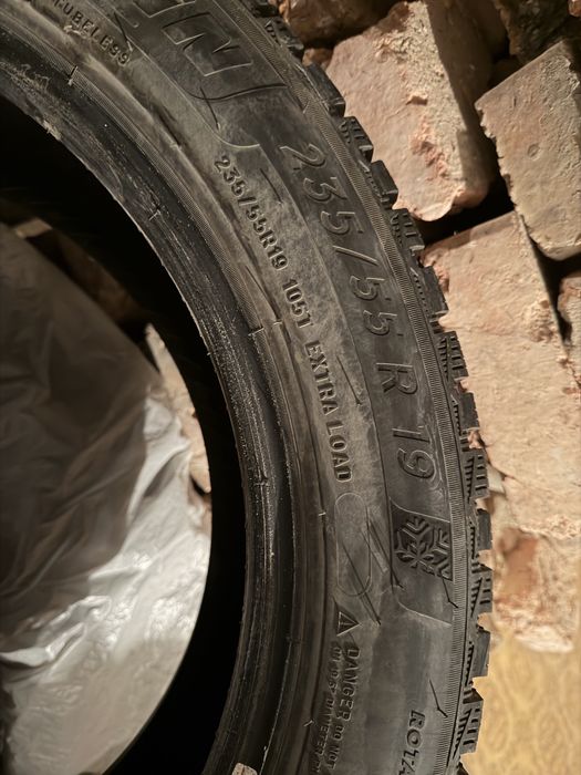 Продам зимние шины шипованные