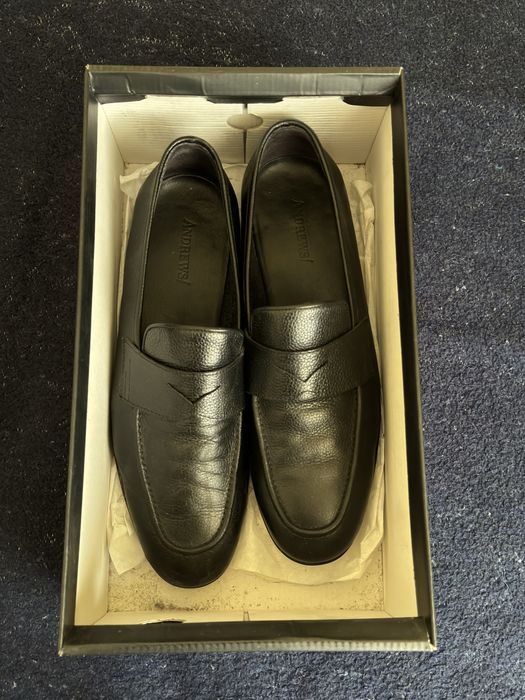 Костюм и обувки Andrews чисто нов