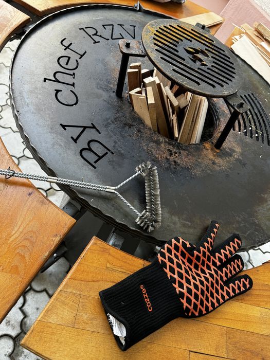Plita pe lemne, cu roti, si husa impermeabila