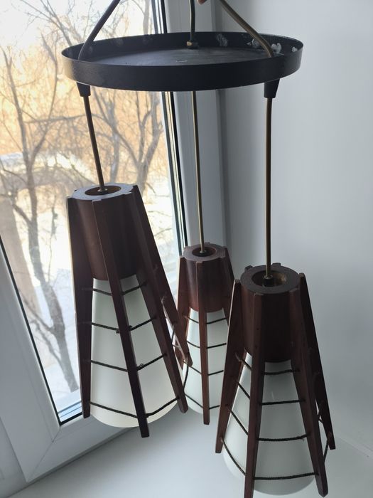 Люстра деревянная