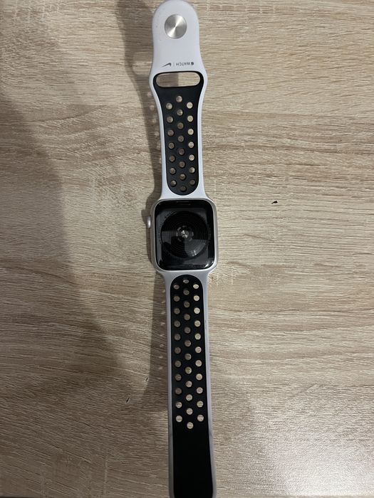 Продам Apple watch se nike