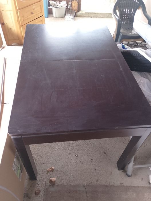 Продавам разтегателна трапезна маса.