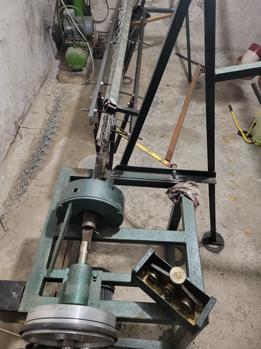 Машина за плетене на оградна мрежа