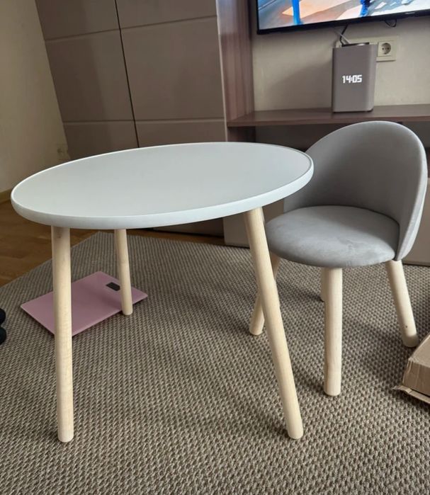 Скидки на Детские столы и стулья.