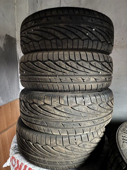 Продам комплект летних шин Toyo