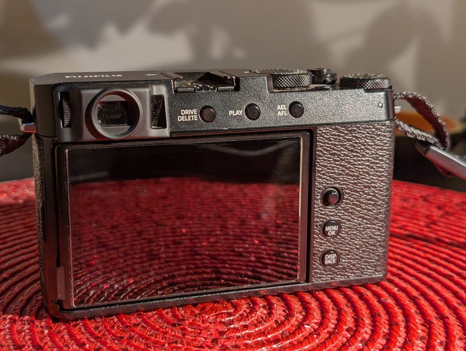 Body Fujifilm X-E4 mirrorless ca nou, complet + husa piele
