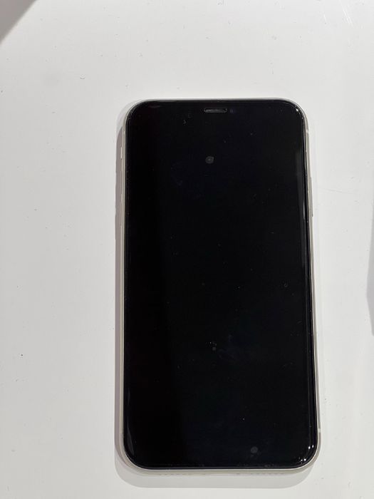 iPhone 11 — белый (256 ГБ)