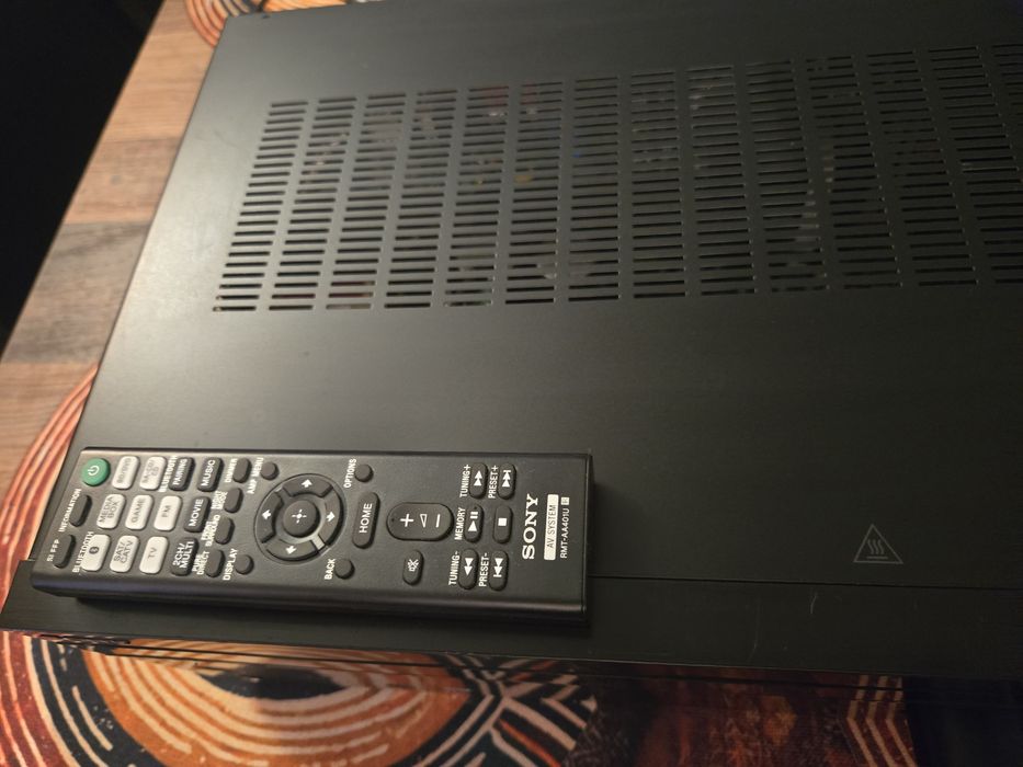 Продавам ресивър Sony STR-DH550