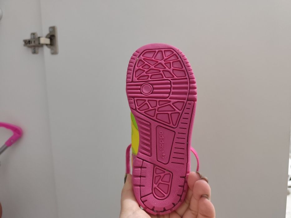 Продам детскую обувь adidas jeremy scott