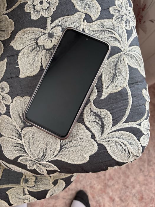 Продам почти новый Самсунг A36 5G