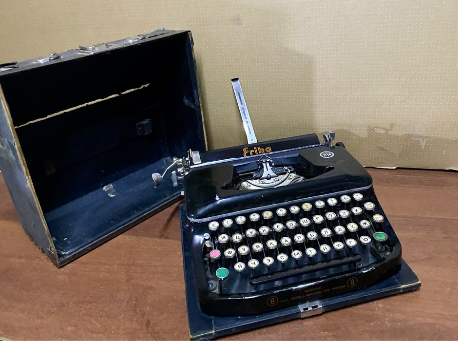 Антиквар. Немецкая печатная машинка Erika 8
