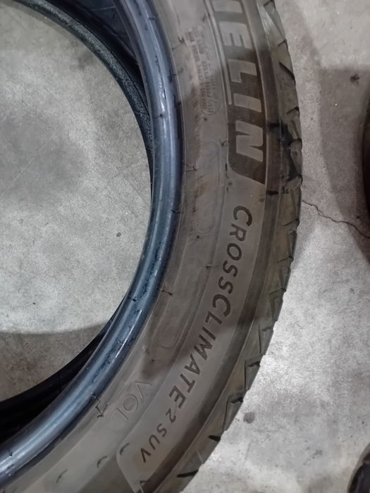 235/50/19 michelin
