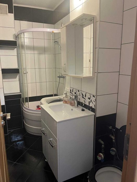 Garsonieră de închiriat, 30 mp, în zona Ramada