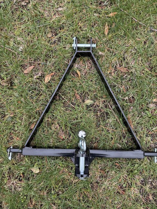 Теглич за трактор универсален с триточково захващане