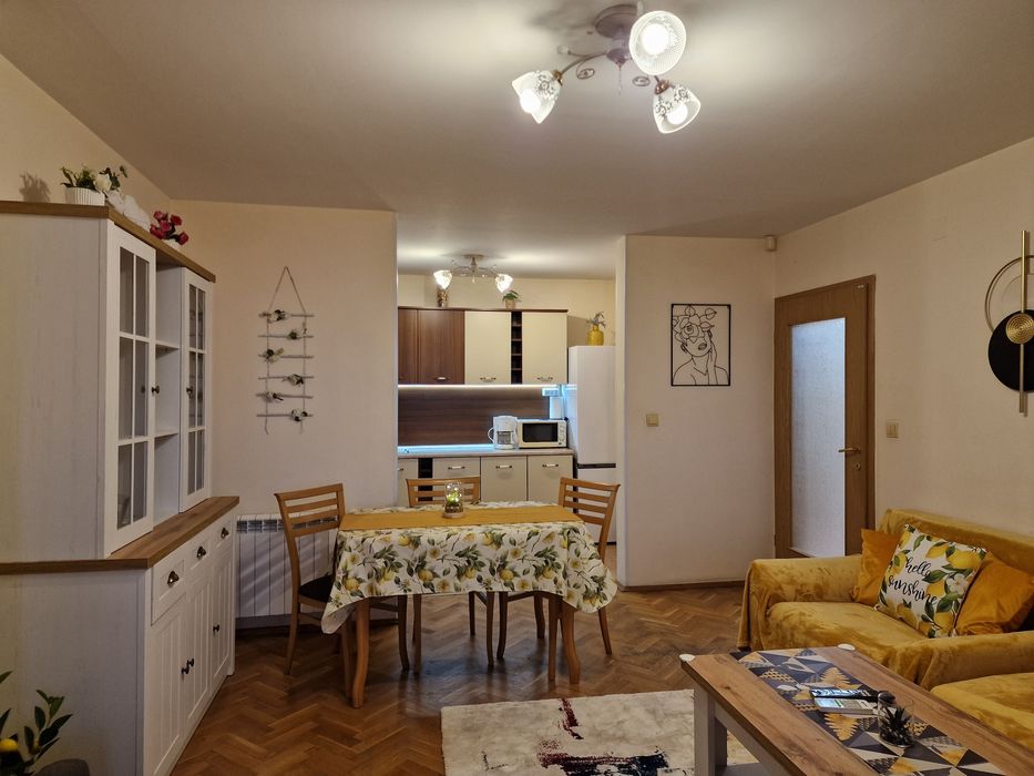 Дава се под наем Двустаен апартамент в Варна, Бриз - 86 кв.м за 797.64 € - Снимка #1