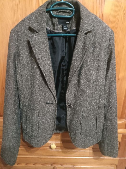 Запазено сако на H and M