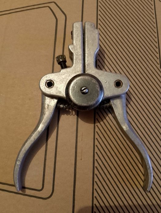 Съемник изоляции с проводов.