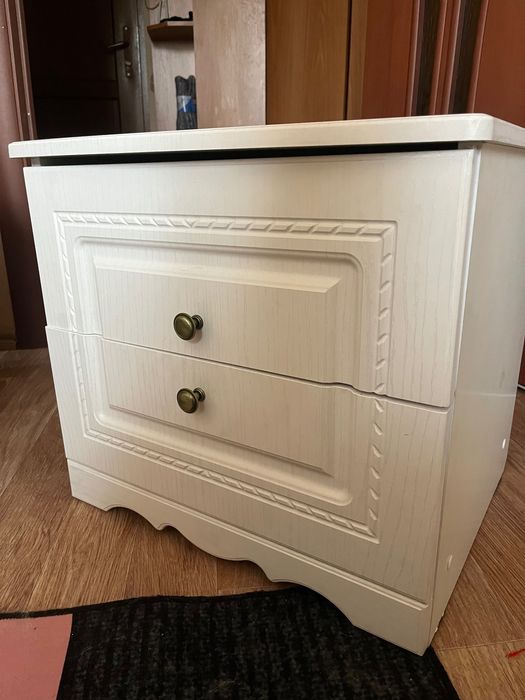 Продаю комод и тумбочки