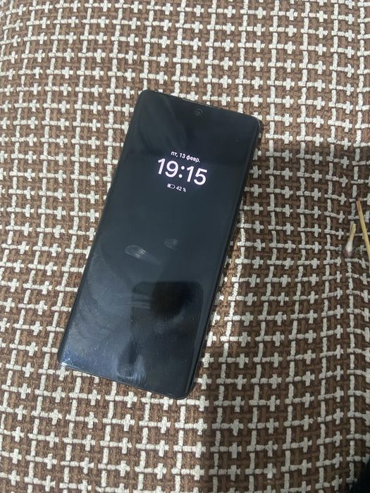 Прожам телефон oppa reno8 t 5G.