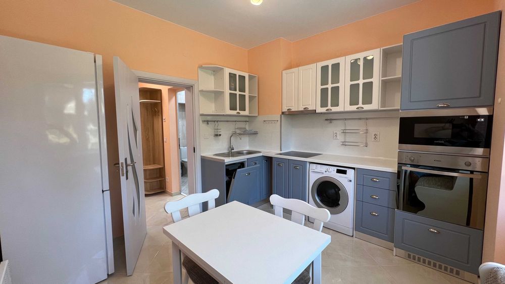 Дава се под наем Тристаен апартамент в София, Център - 65 кв.м за 765 € - Снимка #16