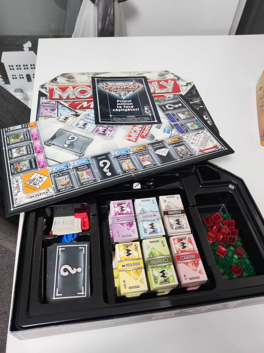 Boardgames Carcassonne, Monopoly, Cod Names, Uno, Scrabble, etc