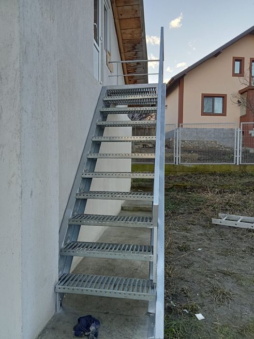 Vindem scări zincate 13