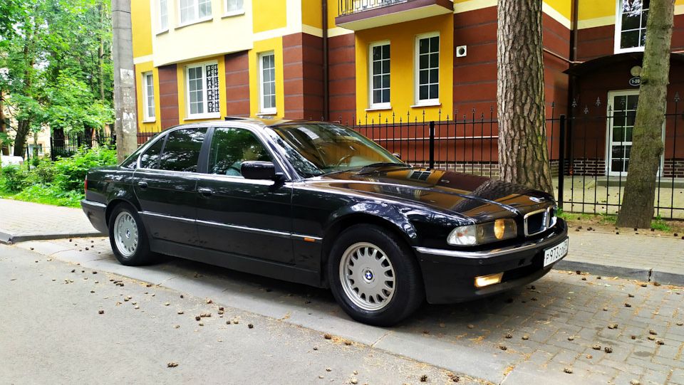 Продам  диски с резиной бмв 16 ,