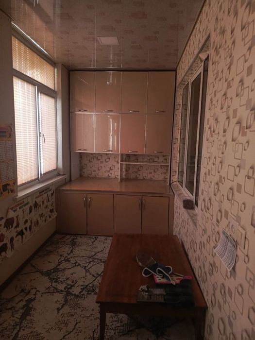 Srochna 7 mkr 2 xona 3 xona qilingan 1 etaj Jasorat 10