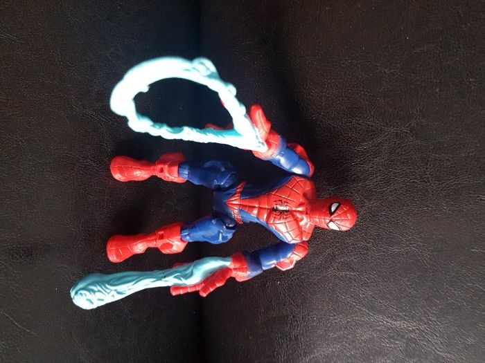 Фигурки Marvel пет броя.