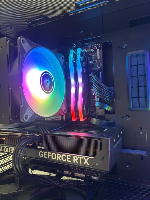 Геймърски компютър AMD Ryzen 7 7800X3D, RTX 5070 12GB, 32GB ram DDR5