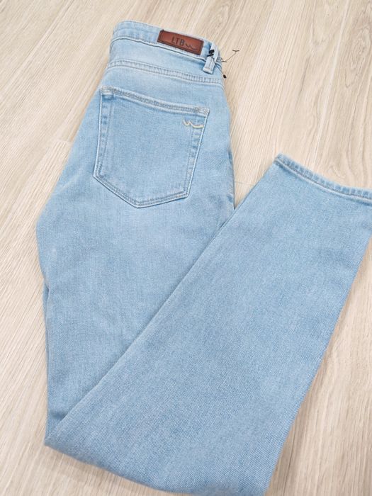 Продам джинсы новые оригинал