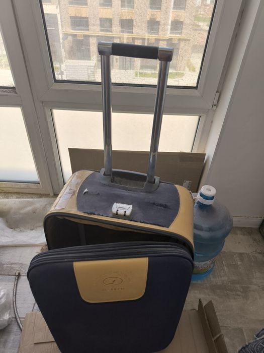 Продам чемодан без ручки