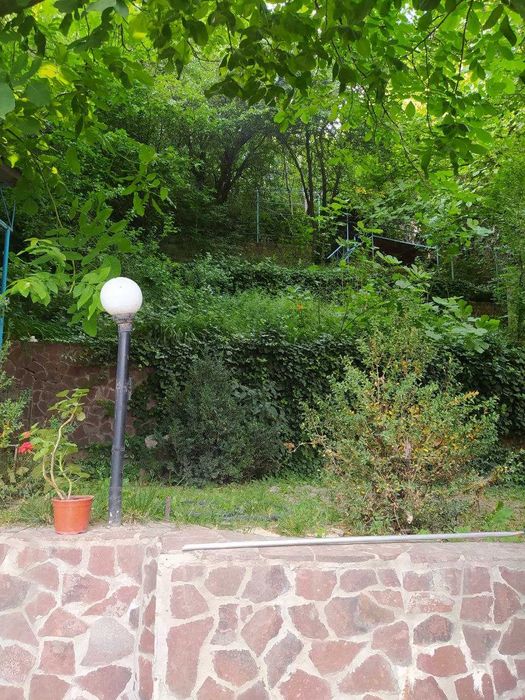 Продается дача. Центр поселка Чарвак, от кафе Бочка 1,5 км