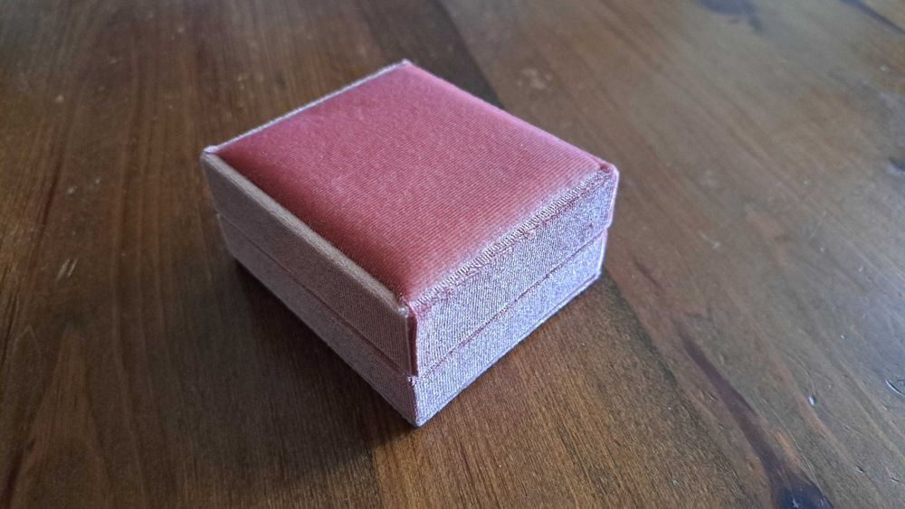 Нов дамски часовник за подарък