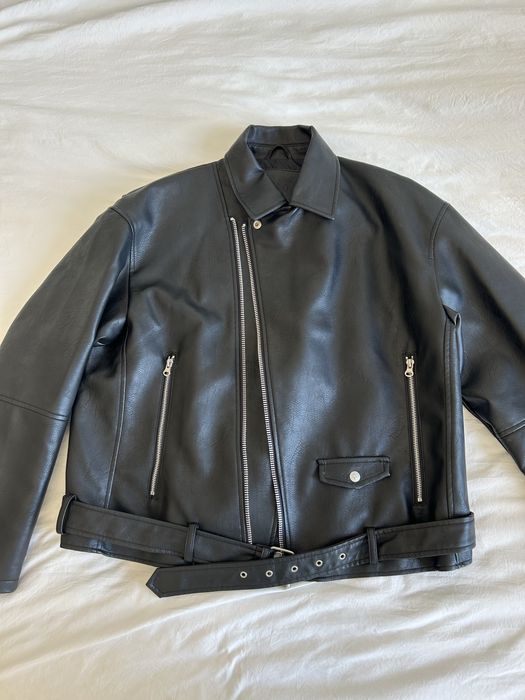 Кожанная куртка (эко кожа) Pull & bear