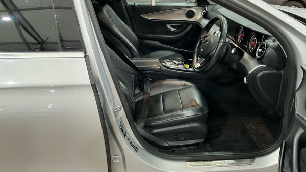 Vand Mercedes E class 2018 adusa recent