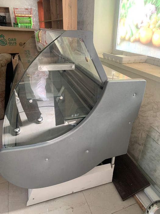 Продам ветринный холодильник