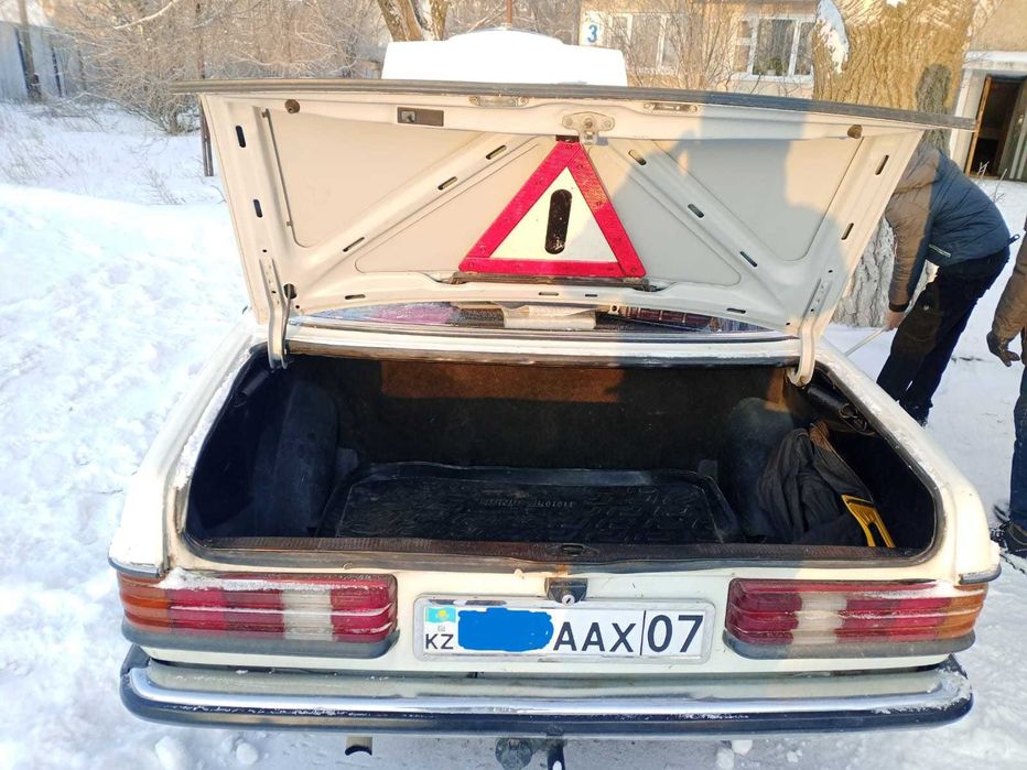 Daimler-Benz 200D W123   4мккп