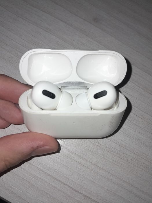 Аирподс Про б/у.