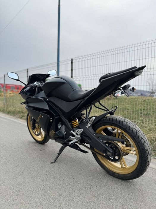 Yamaha YZF-R125.