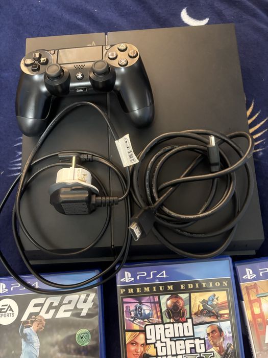 Play station  4 ca nou  plus multe alte jocuri