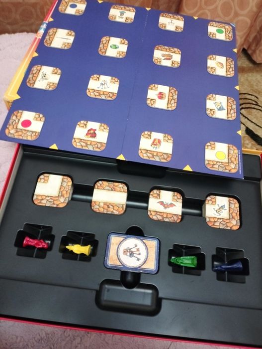 Продам  пазлы и игры