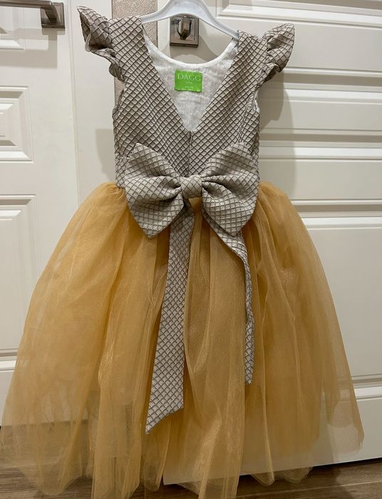 Платье нарядное 5-6 лет