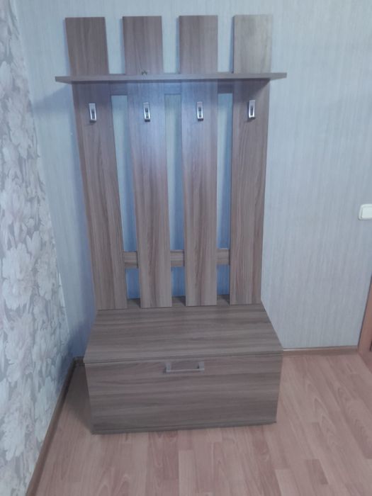 Продается вешалка в прихожую