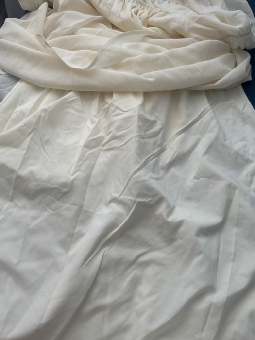 Нежное молочное платье