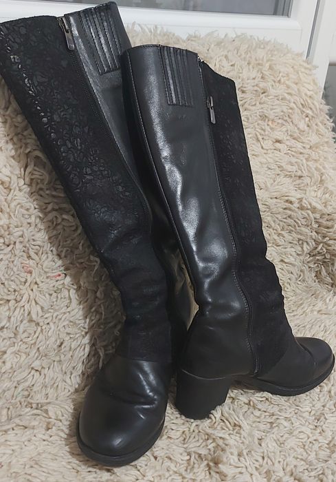 Продавам ботуши дамск