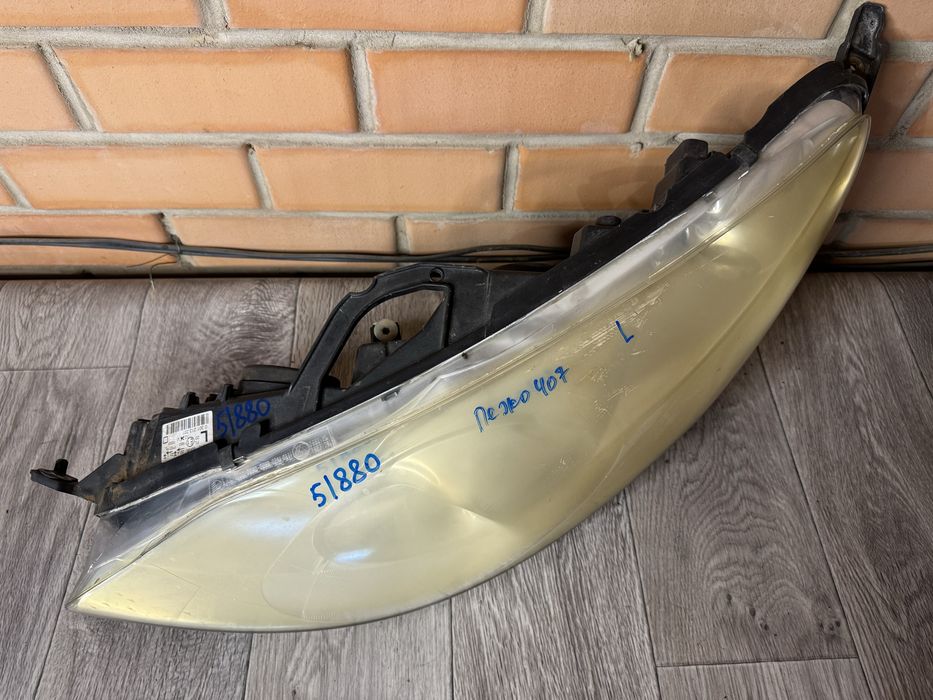 Фара Пежо 407 из Германии