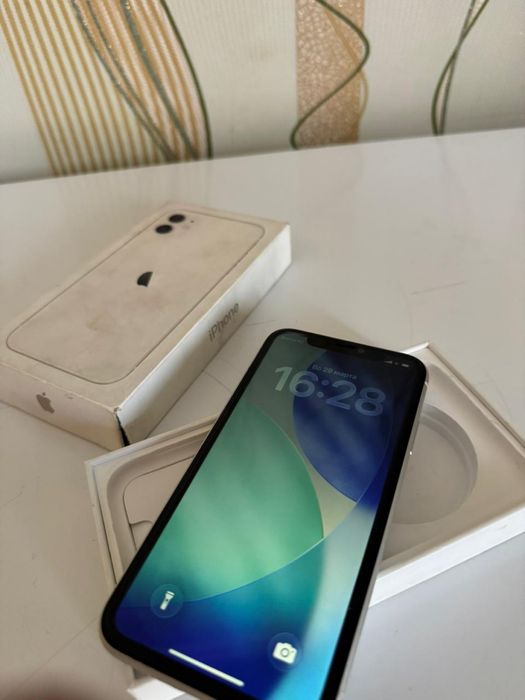 продам айфон 11 белый срочно