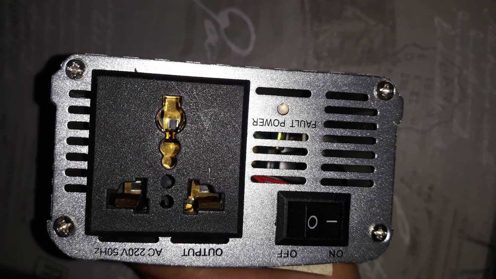 Преобразувател на ток от 12V на 220V