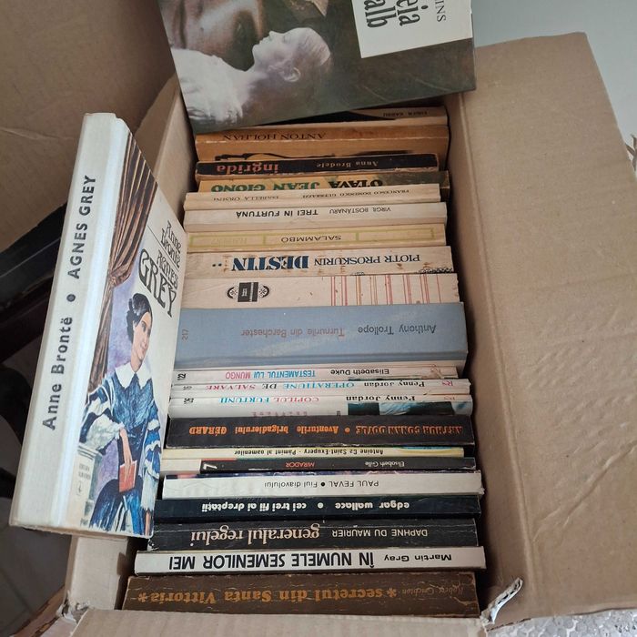 Urgent Carti de citit la cutie